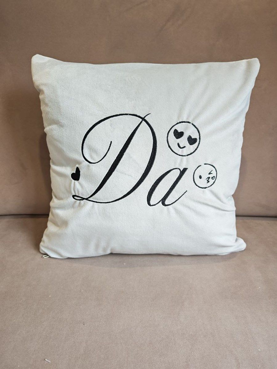 снимок Подушка декоративная "Да" 40*40 от магазина BIO-TEXTILES ОПТ