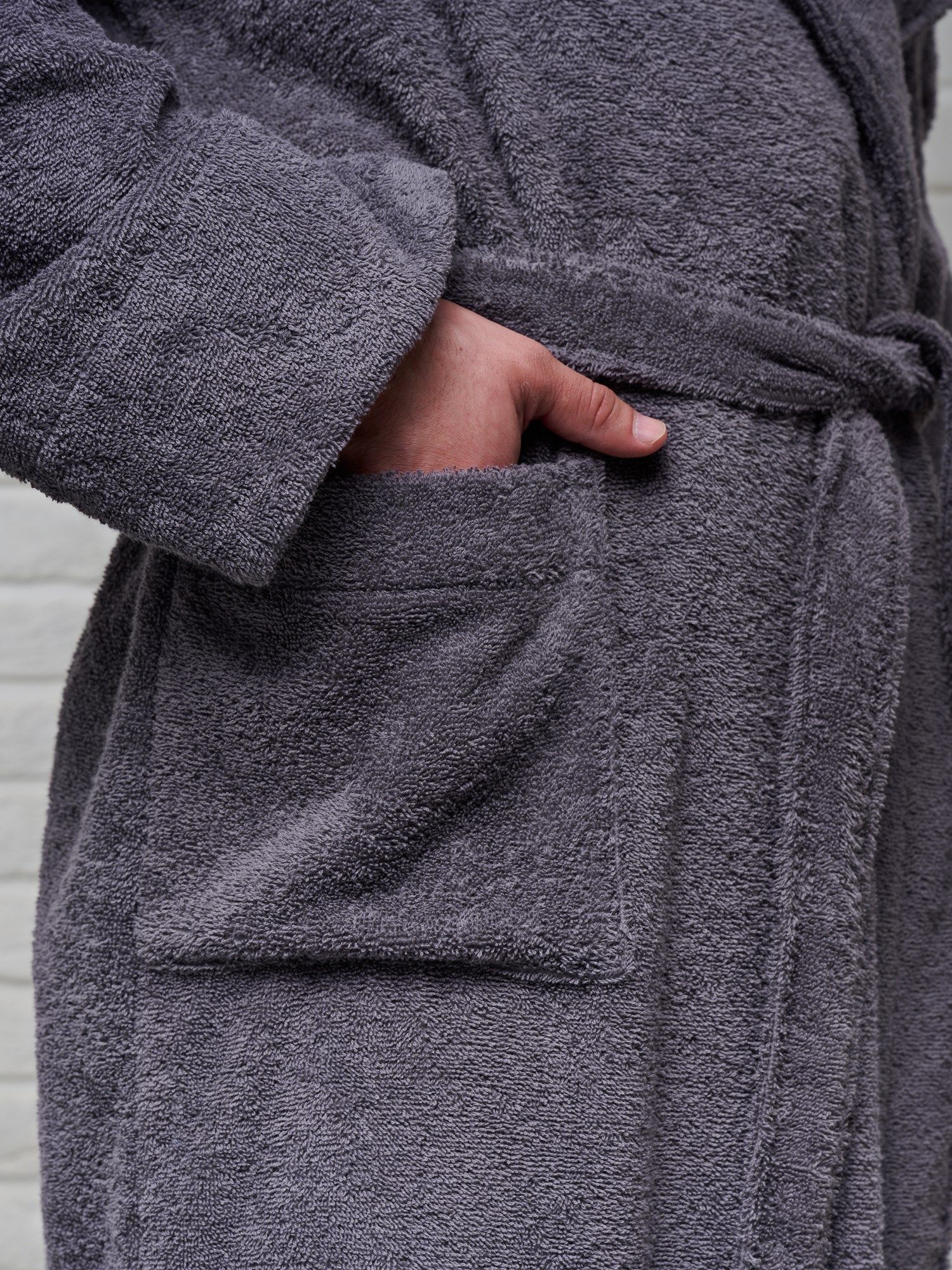 снимок Халат мужской махровый PandaHug с капюшоном, темно-серый от магазина BIO-TEXTILES ОПТ