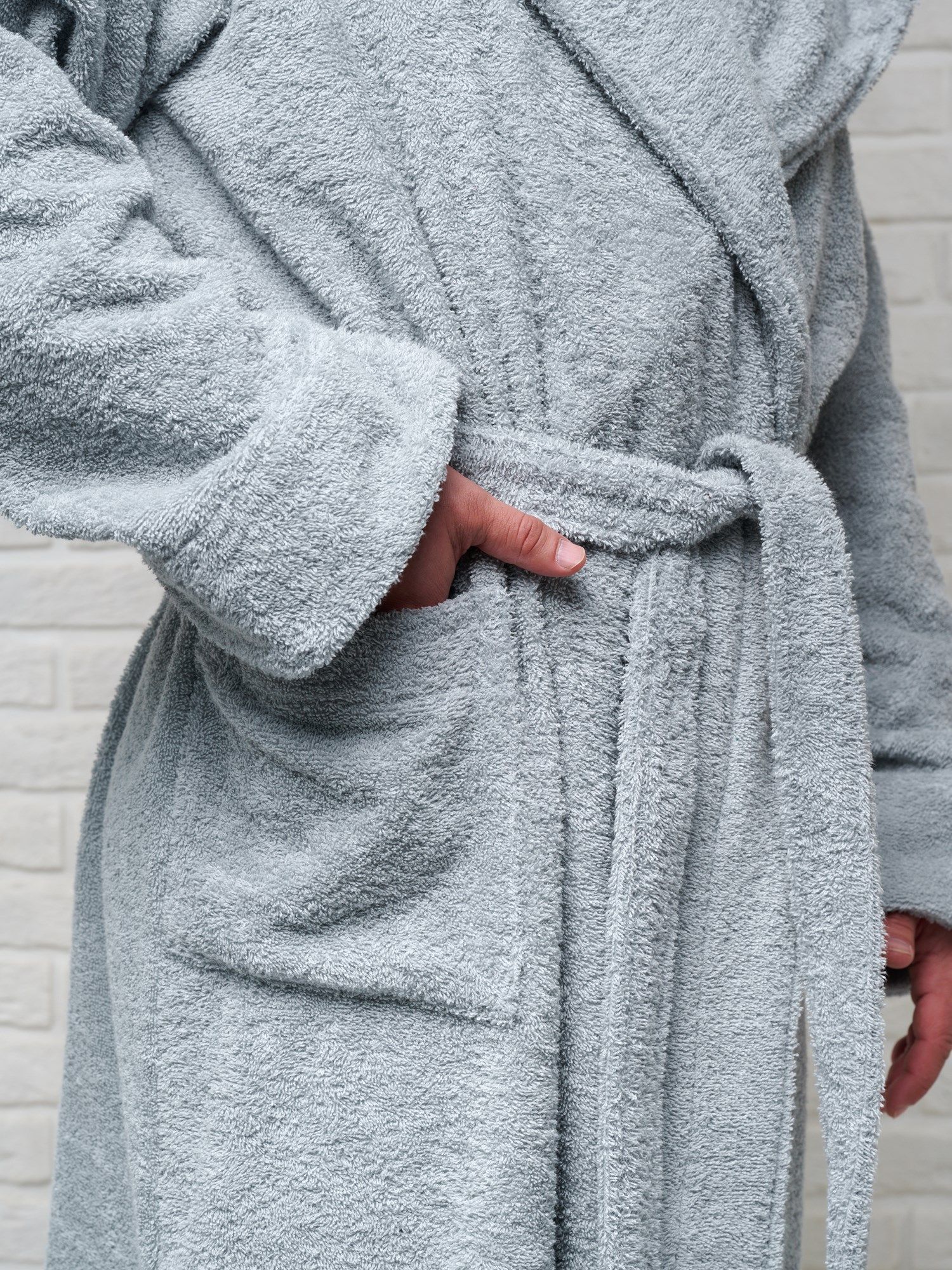 снимок Халат мужской махровый PandaHug с капюшоном, светло-серый от магазина BIO-TEXTILES ОПТ